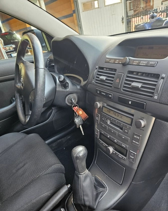 Toyota Avensis cena 14700 przebieg: 190000, rok produkcji 2006 z Działoszyce małe 79